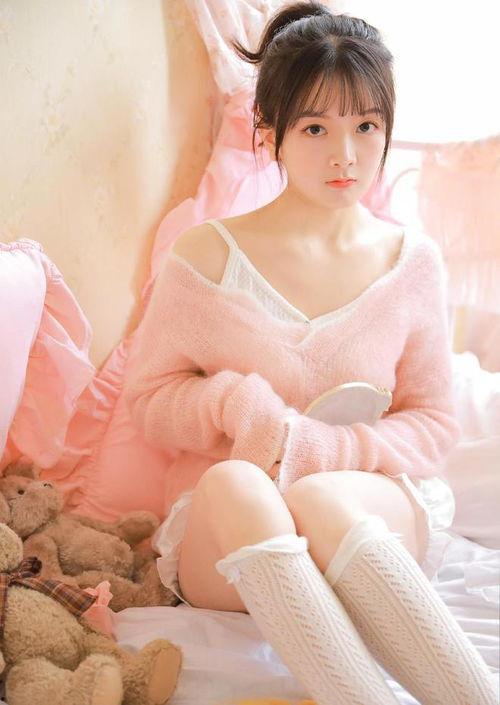 粉丝袜内衣美女,展现美女生机活力