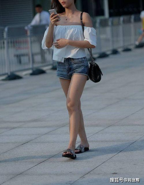 街拍超薄肉色丝袜视频,街拍超薄肉色丝袜，尽显女性魅力