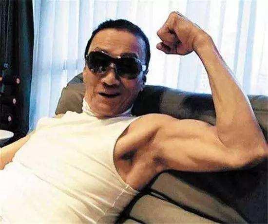 男明星JJ长毛,揭秘男明星的毛发魅力与时尚态度