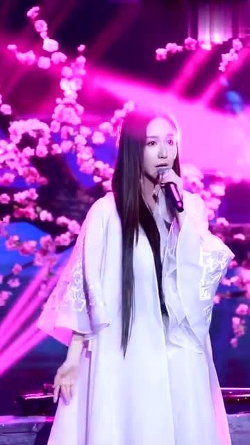 娄艺潇凉凉唱歌视频,凉凉歌声引发网友热议