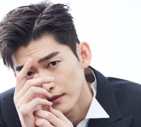 明星伸拇指夸赞图片,镜头下的优雅赞美