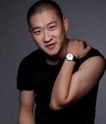 娱乐圈吃瓜男生是谁,揭秘神秘“瓜农”身份